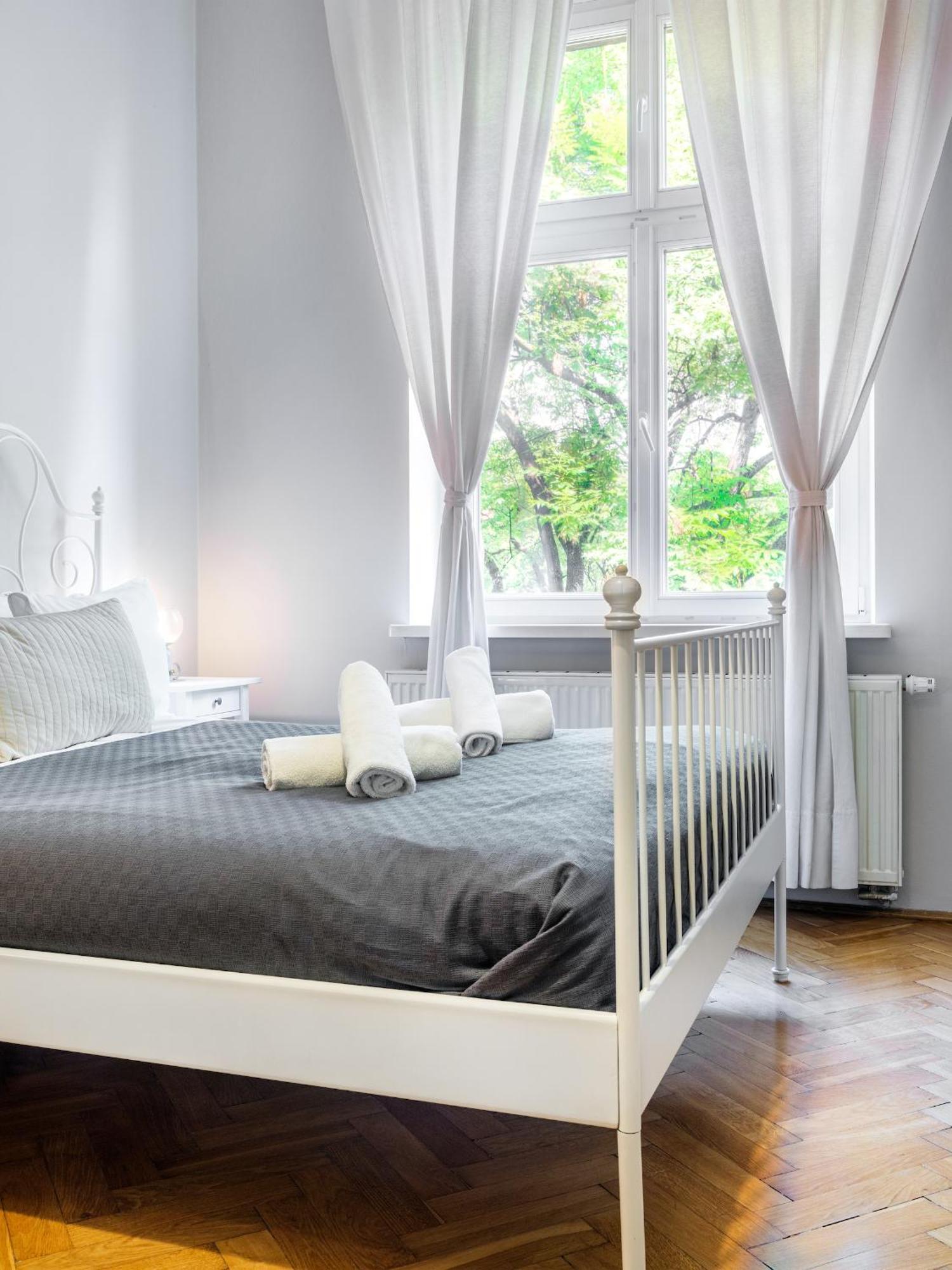 Tyzenhauz Grand Apartaments Краков Экстерьер фото